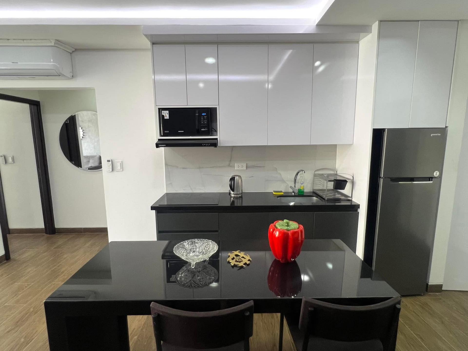 Departamento en AlquilerBarrio sirari a una cuadra del cuarto anillo 2 dormitorios 2 baños  Foto 8