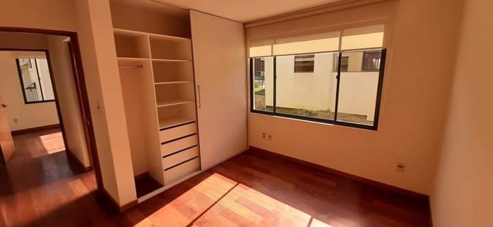 Casa Lomas de Achumani en condominio cerrado Foto 9