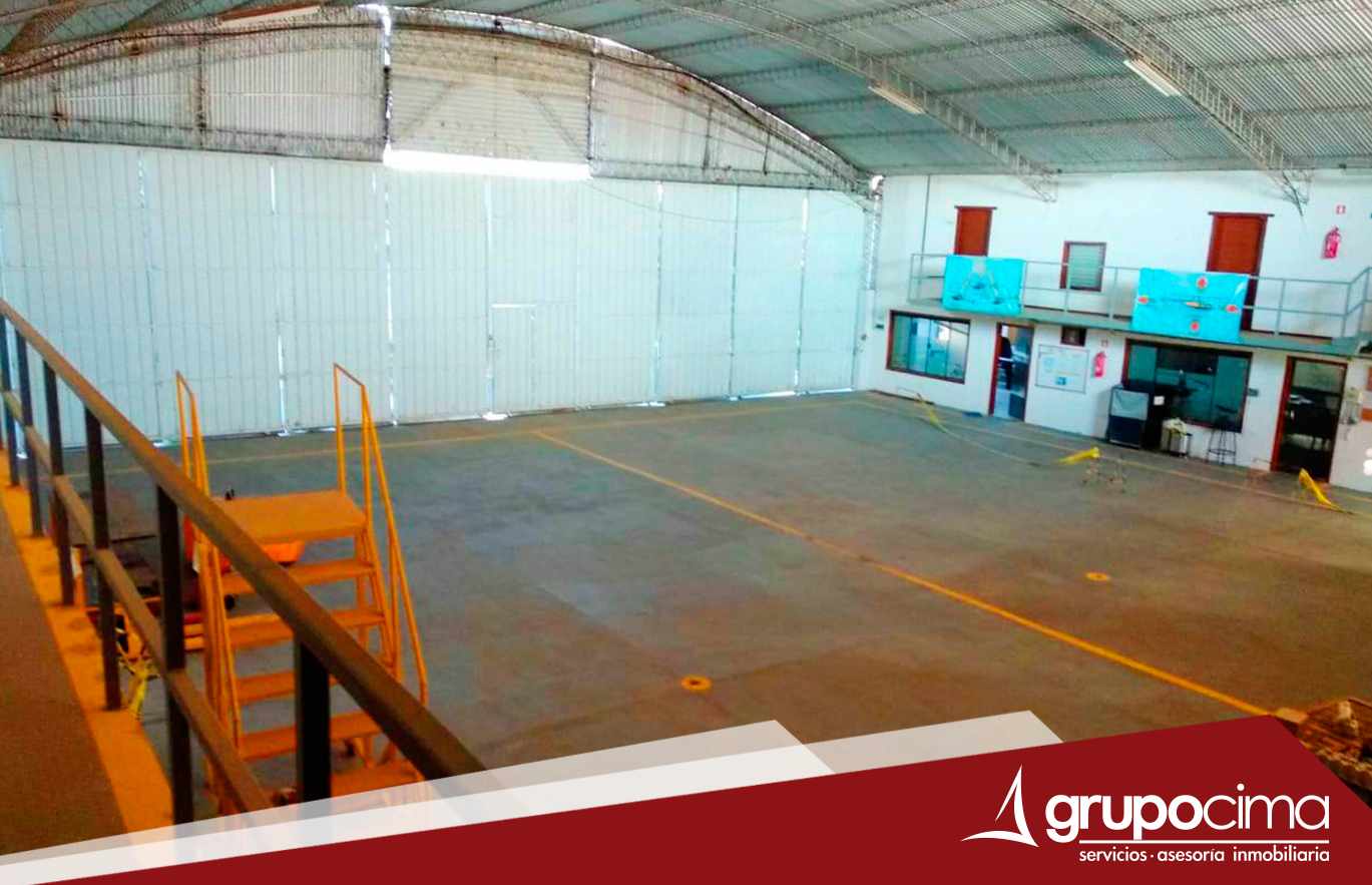 Oficina en VentaZ/ SUR HANGAR AEROPUERTO EL TROMPILLO 10 dormitorios 4 baños 6 parqueos Foto 9