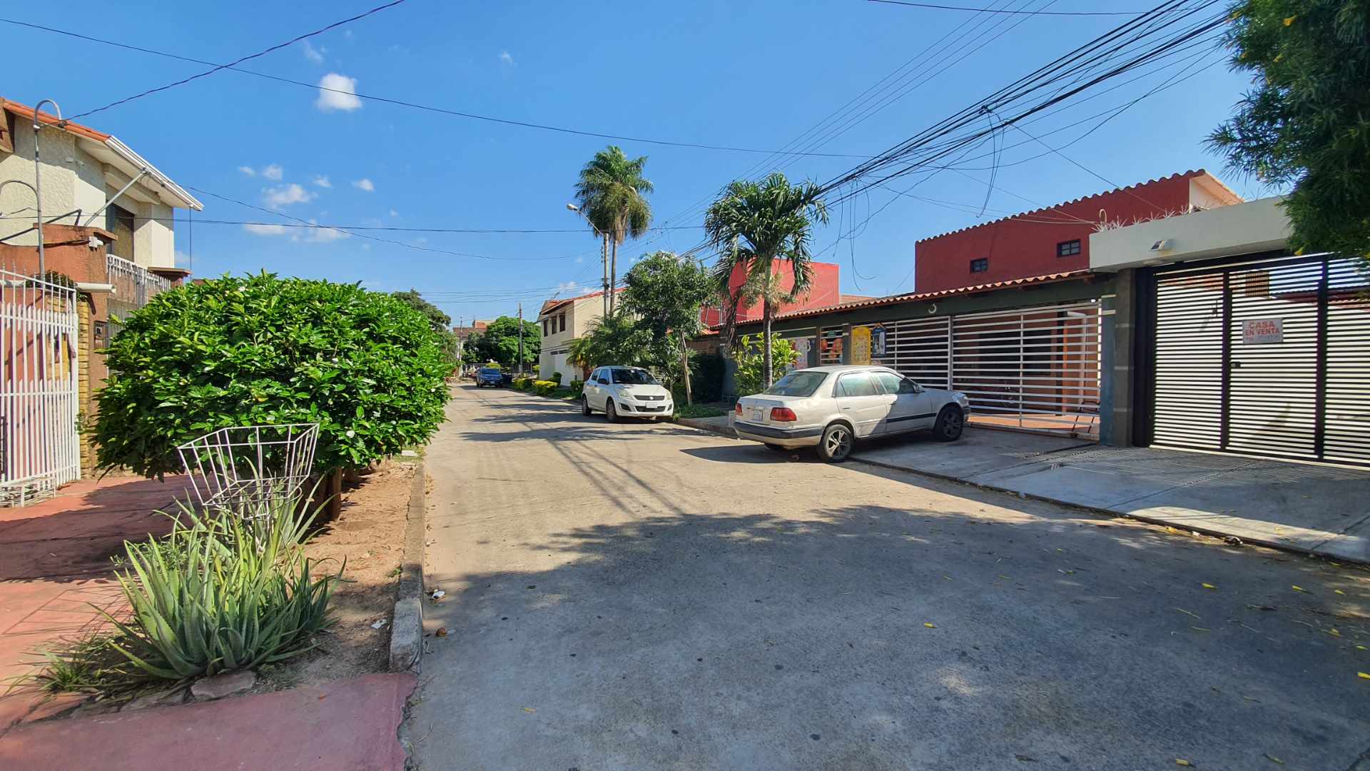 Casa en Entre 3er y 4to anillo Norte en Santa Cruz de la Sierra 4 dormitorios 3 baños 2 parqueos Foto 2