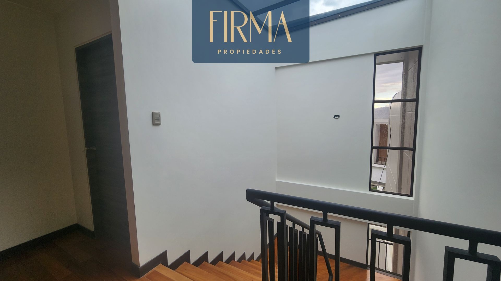 Casa en VentaCASA A ESTRENAR EN VENTA, ACHUMANI 4 dormitorios 5 baños 2 parqueos Foto 9