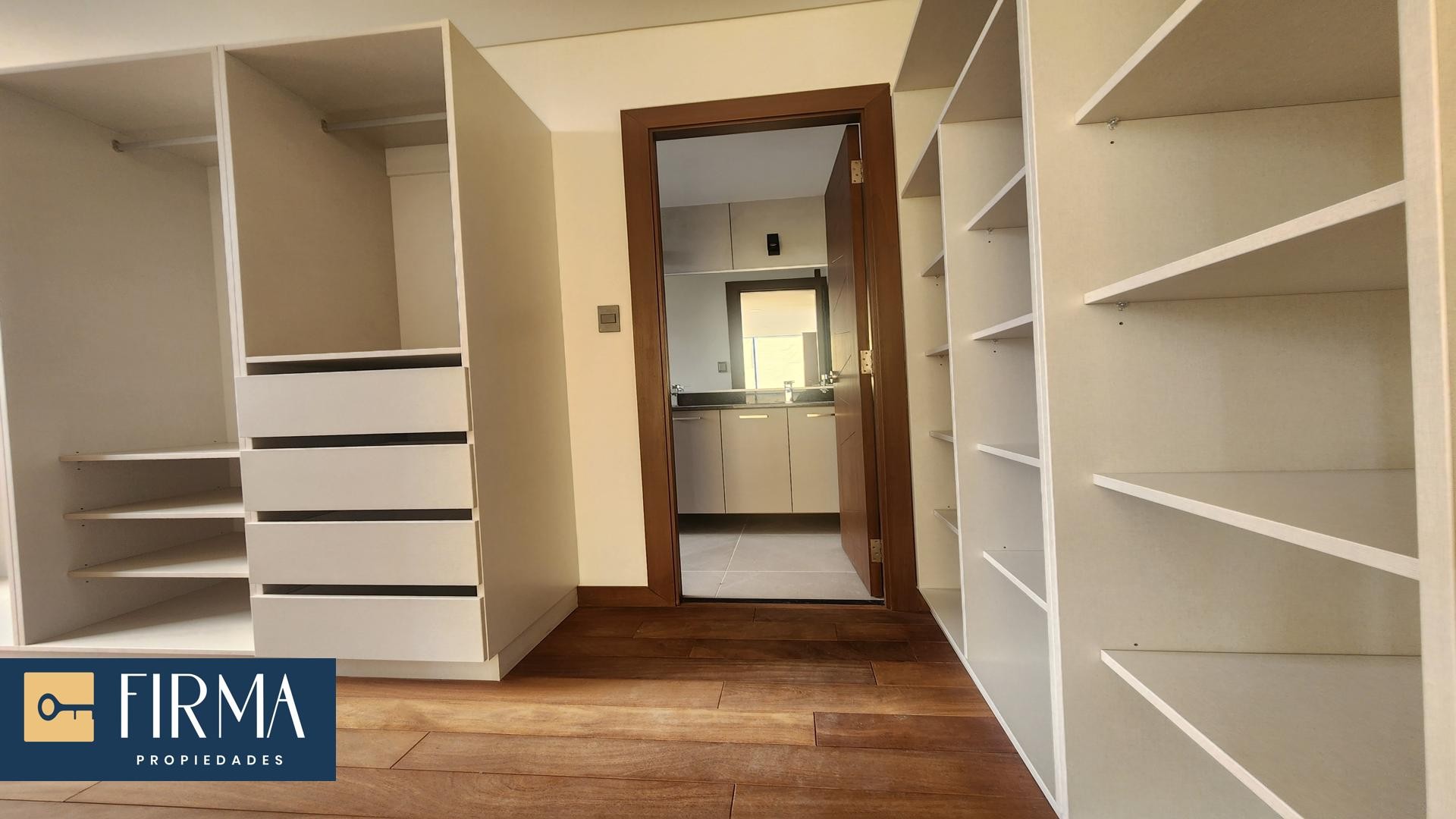 Departamento en VentaDEPARTAMENTO DUPLEX EN VENTA A ESTRENAR CON TERRAZA PRIVADA EN OBRAJES 4 dormitorios 5 baños 1 parqueos Foto 6