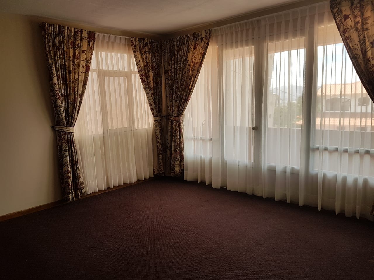 Casa Avenida Atahuallpa frente al segundo tanque de semapa Foto 22