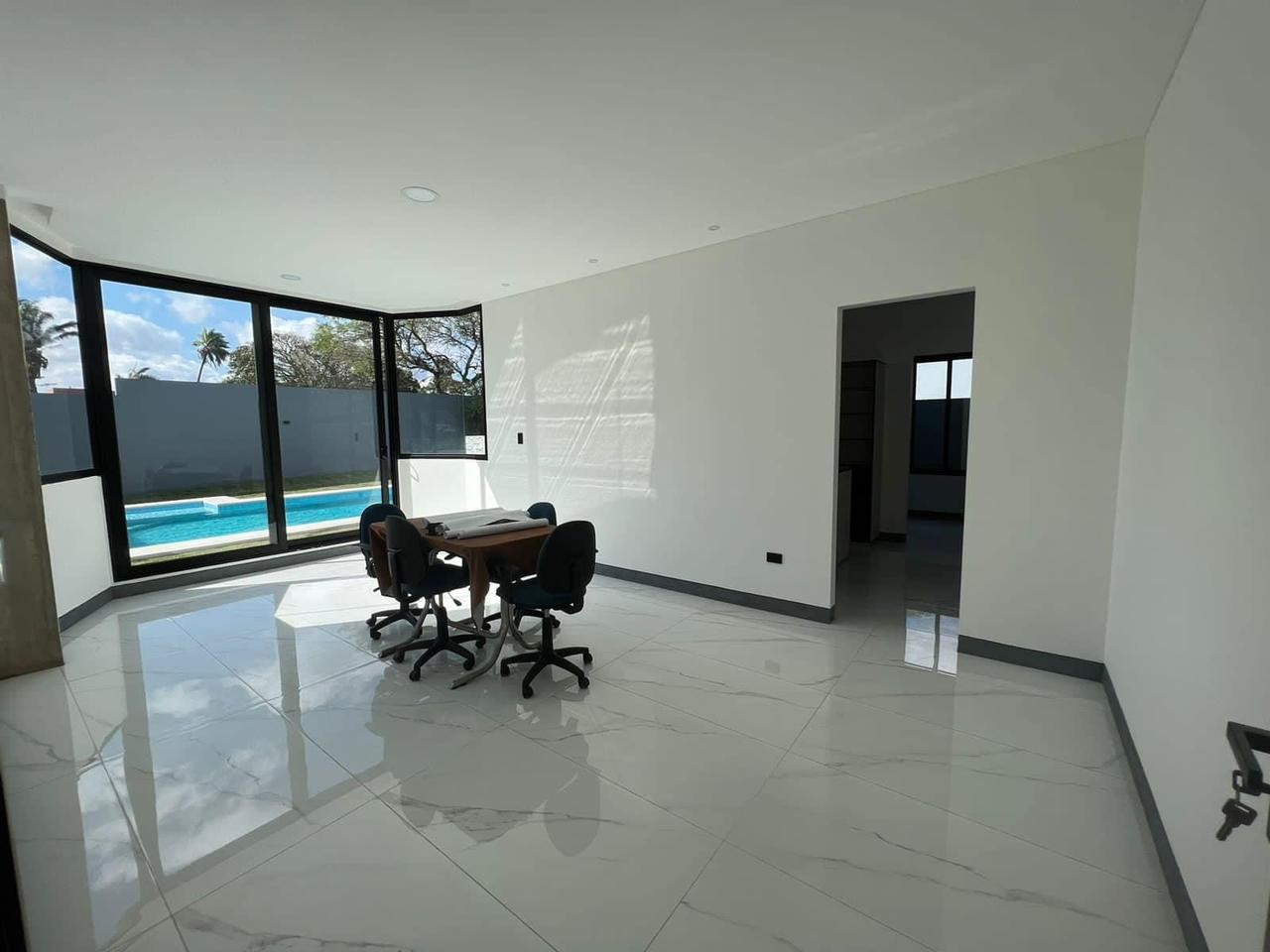 Casa en AlquilerCONDOMINIO LA HACIENDA DEL URUBO !!!!
ELEGANTE CASA EN ALQUILER 
UN LUGAR BELLISIMO PARA VIVIR  4 dormitorios 8 baños 4 parqueos Foto 8