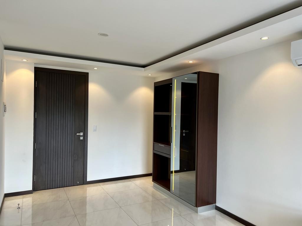 Departamento Edif. Zenit, Av. San Martín y Av. Noel Kempff Mercado Foto 7