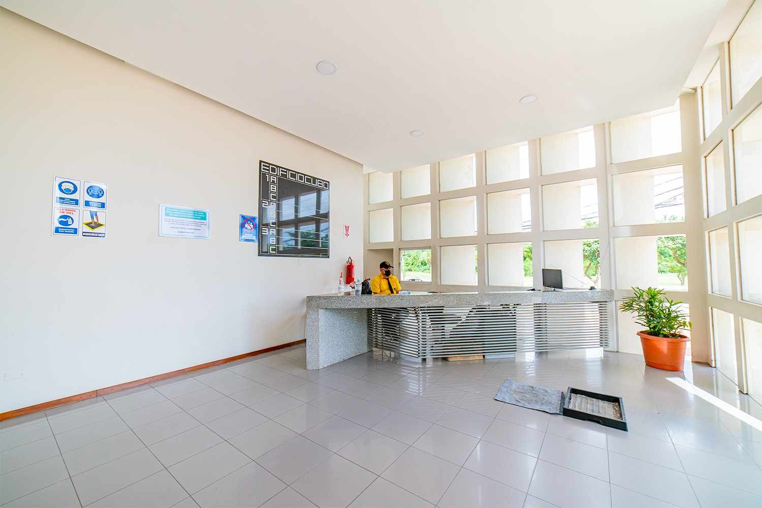 Oficina en Sirari en Santa Cruz de la Sierra 2 dormitorios 2 baños 3 parqueos Foto 12