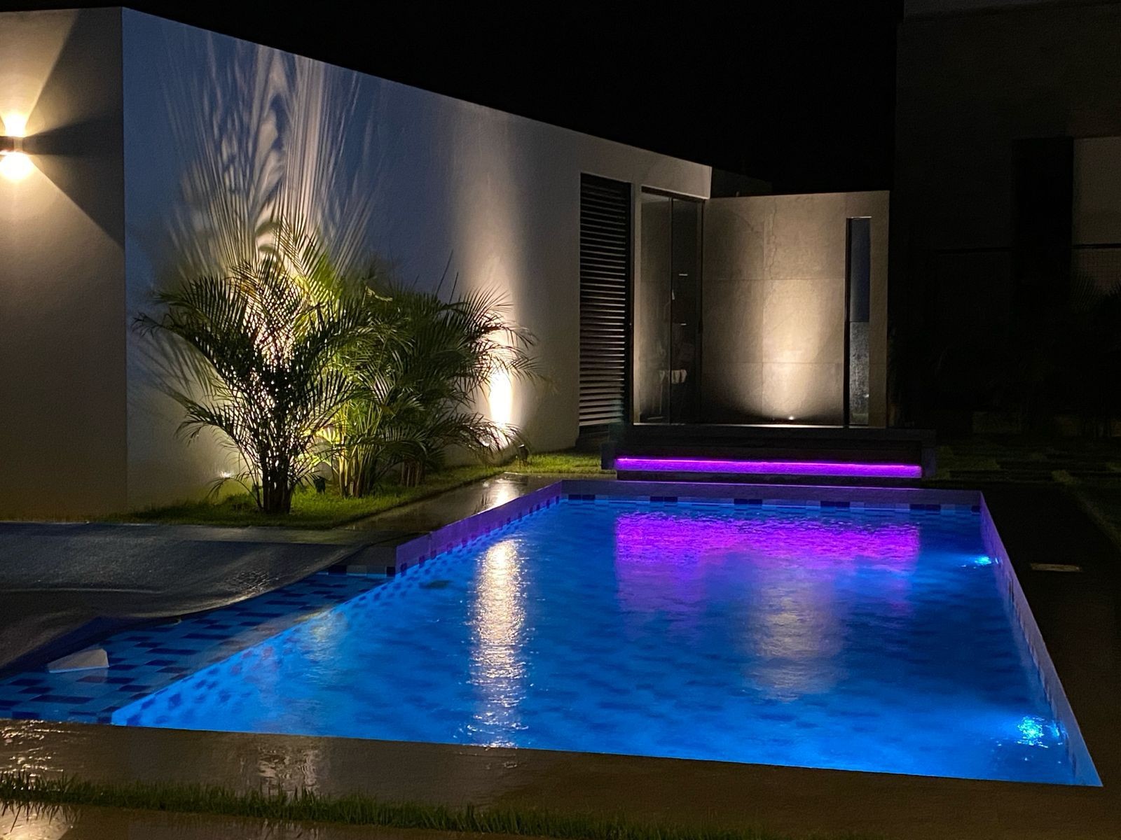 Casa en AlquilerZONA URUBO 
CONDOMINIO RIO SIERRA 
CASA DE LUJO EN ALQUILER !!!!! 4 dormitorios 8 baños 4 parqueos Foto 6