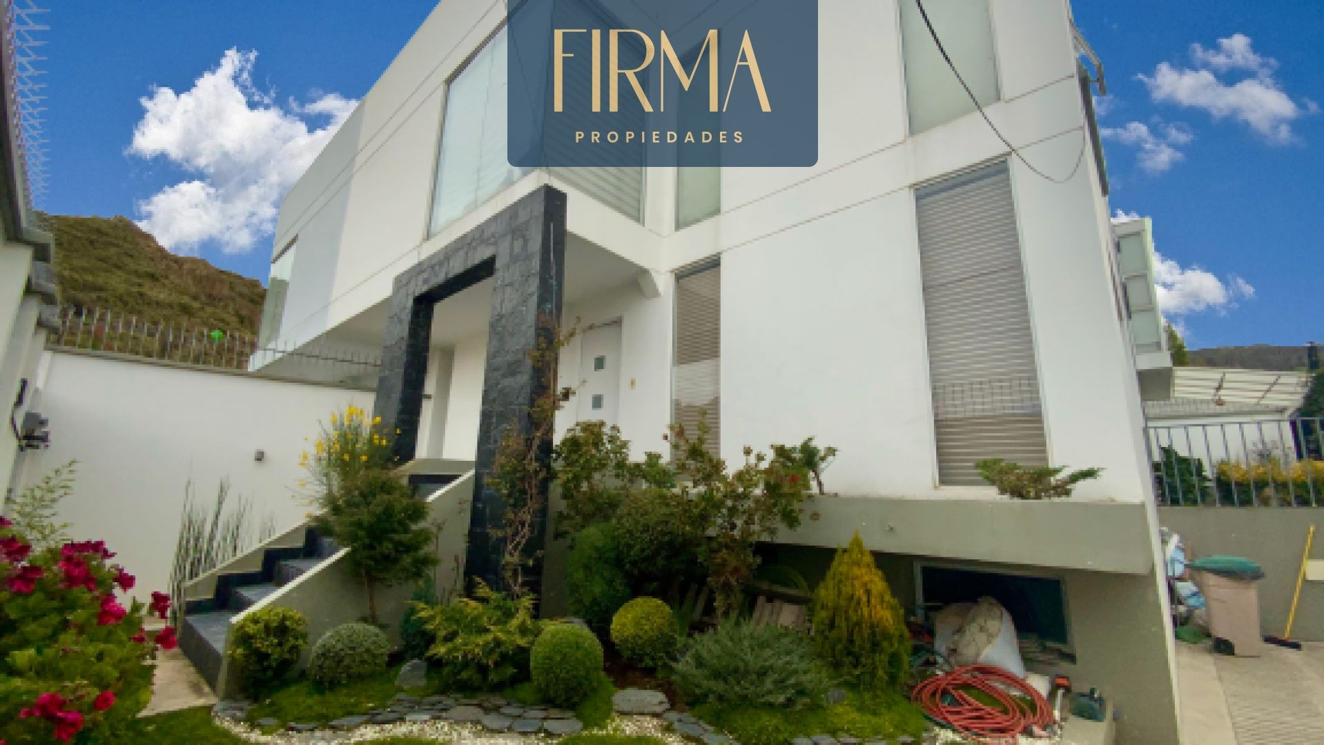 Casa en Achumani en La Paz 3 dormitorios 4 baños 3 parqueos Foto 1