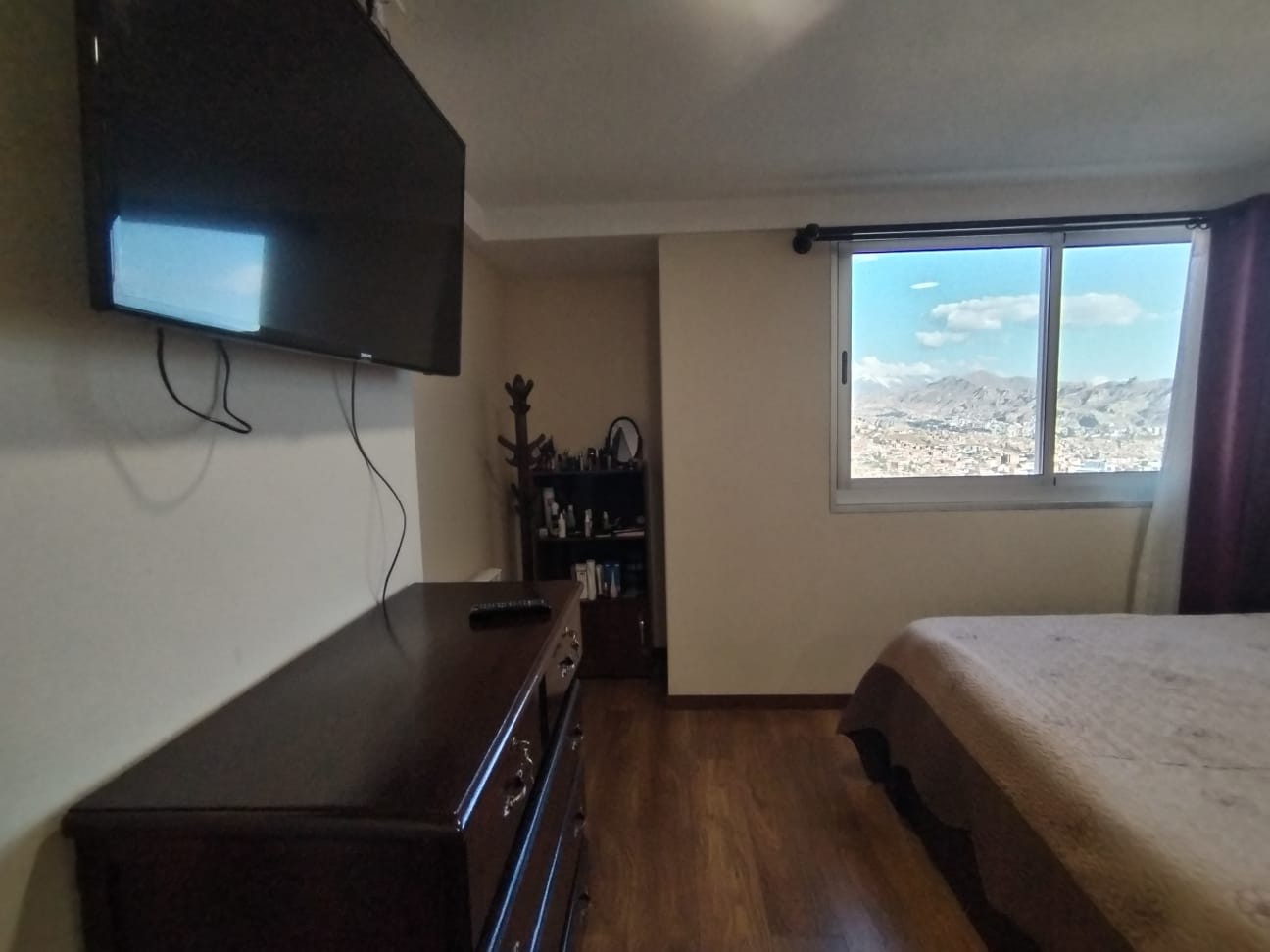 Departamento en San Jorge en La Paz 3 dormitorios 3 baños  Foto 11