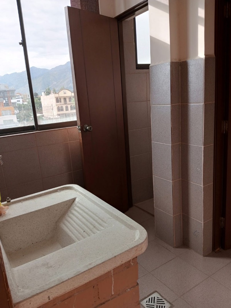 Departamento en Tiquipaya en Cochabamba 3 dormitorios 3 baños 1 parqueos Foto 9