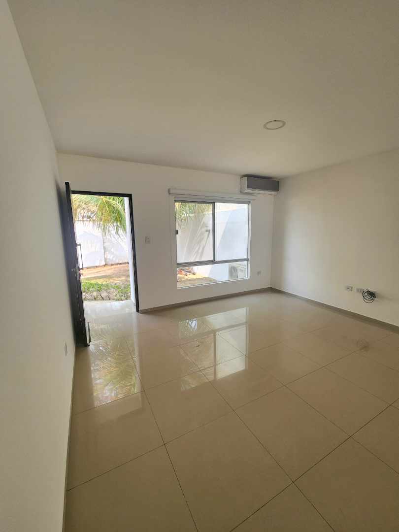 Casa en Entre 6to y 7mo anillo Oeste en Santa Cruz de la Sierra 3 dormitorios 2 baños 2 parqueos Foto 4