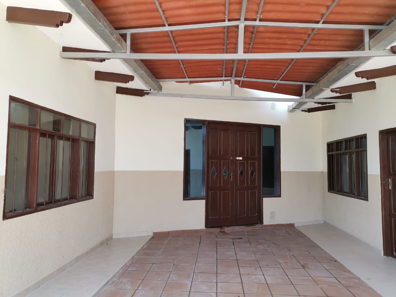 Casa en VentaAVENIDA LA CAMPANA  UNA CUADRA ANTES DEL 8VO ANILLO Y DOS CUADRAS DEL MERCADO LA CAMPANA Foto 2