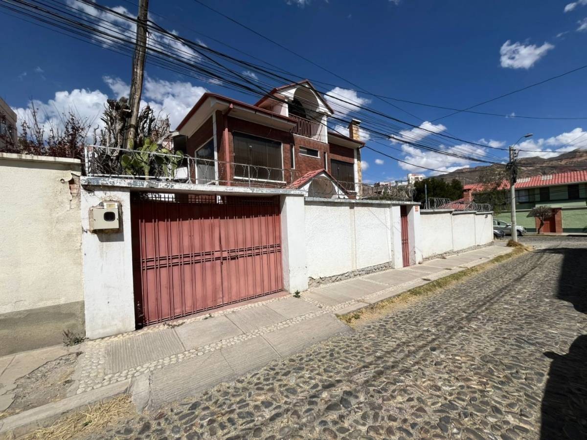 Casa en Calacoto en La Paz 5 dormitorios 5 baños 3 parqueos Foto 12