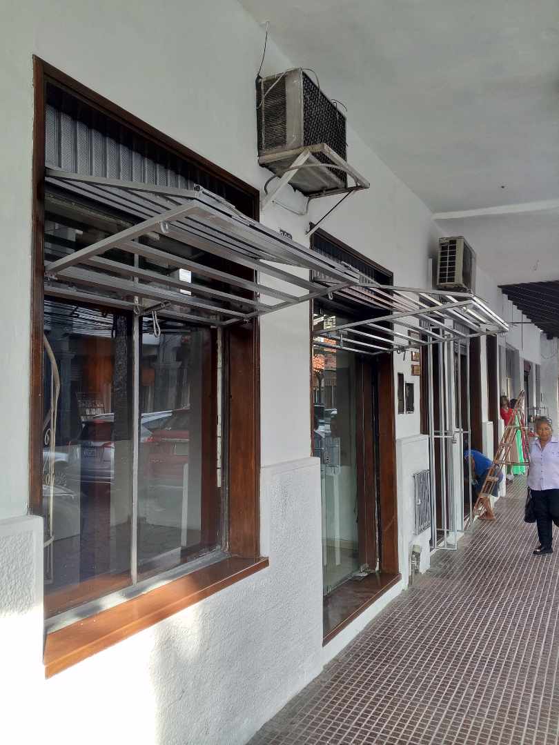 Local comercial LOCAL COMERCIAL EN ALQUILER PARA OFICINAS O NEGOCIO [CALLE LIBERTAD A 1 1/2 CUADRA DE LA PLAZA PRINCIPAL, ZONA CENTRO CON BASTANTE FLUJO DE MOVIMIENTO] Foto 2