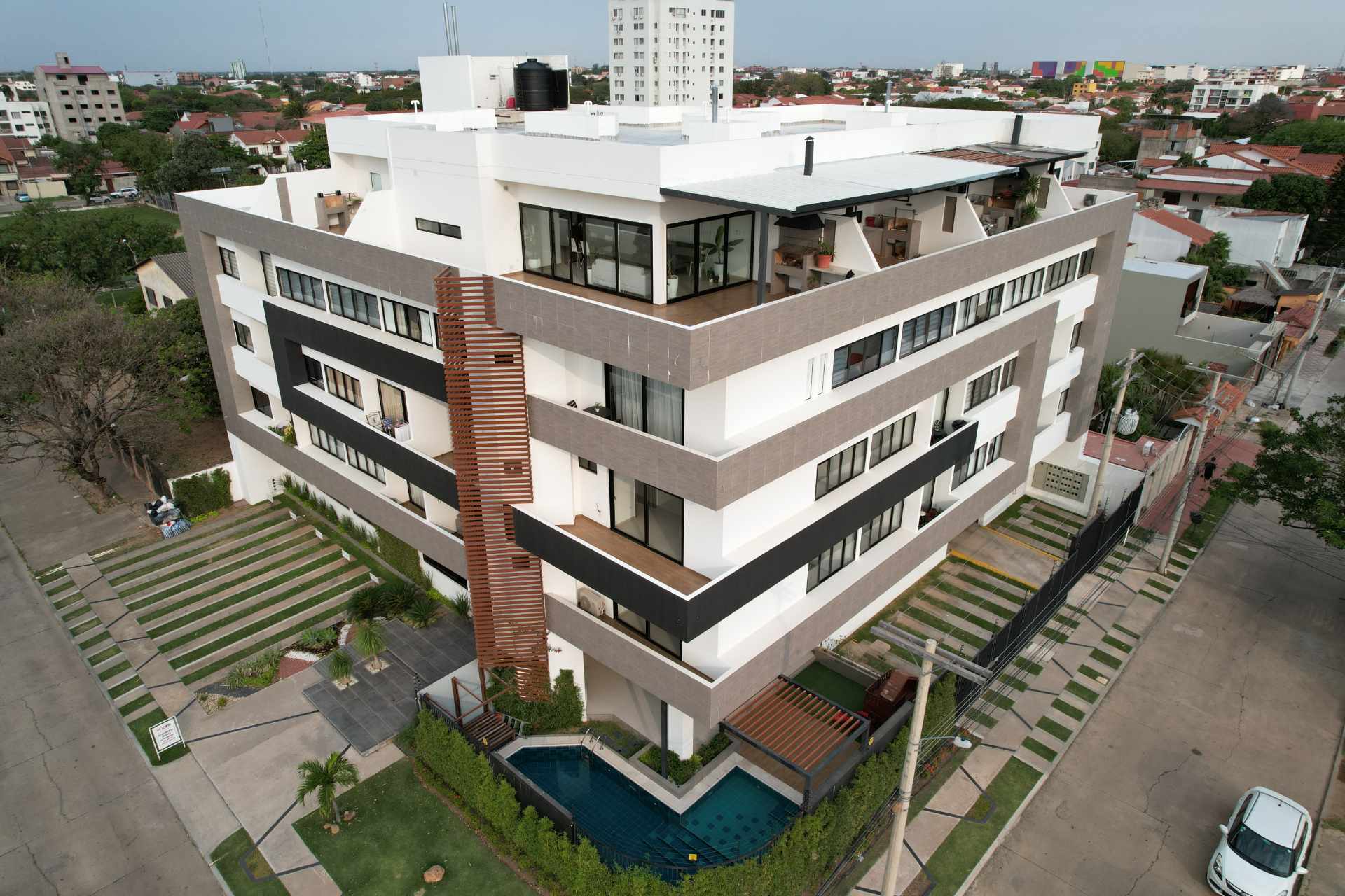 Departamento en Entre 2do y 3er anillo Este en Santa Cruz de la Sierra 3 dormitorios 3 baños 2 parqueos Foto 2
