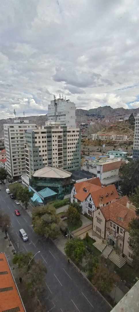 Departamento en AlquilerAV. ARCE  3 dormitorios 4 baños 1 parqueos Foto 5