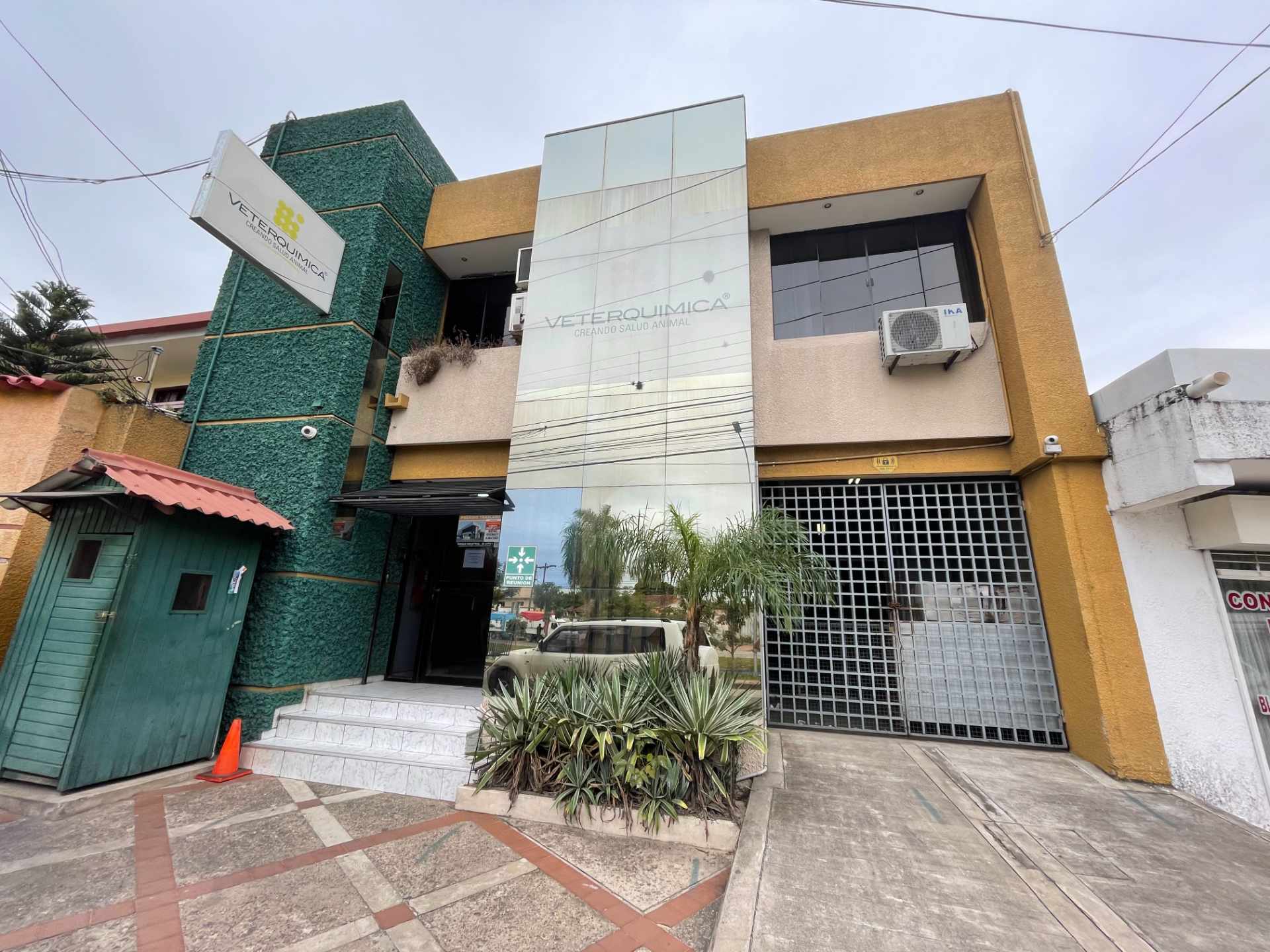 Alquiler, EDIFICIO CON GALPÓN, Av. Piraí 2do y 3er Anillo, 359 m2 de