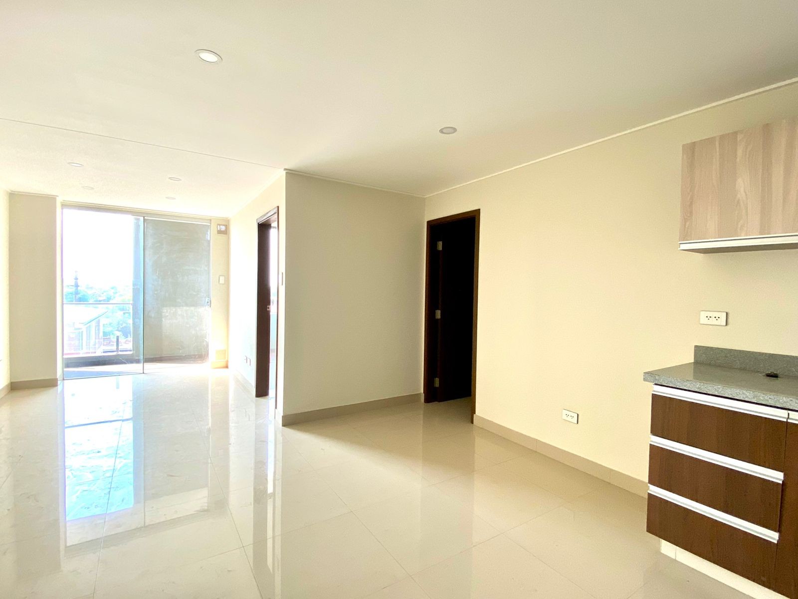 Departamento en Entre 3er y 4to anillo Oeste en Santa Cruz de la Sierra 1 dormitorios 1 baños  Foto 2