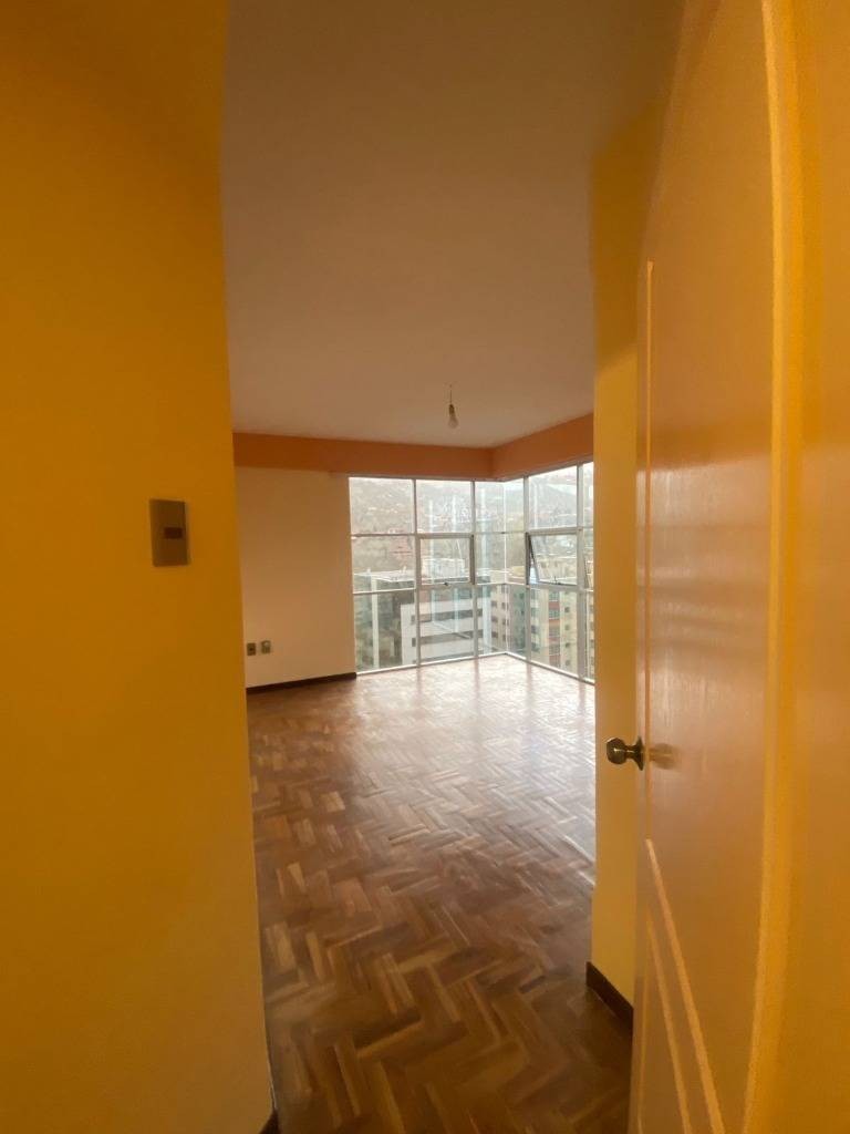 Departamento en Obrajes en La Paz 3 dormitorios 3 baños  Foto 14