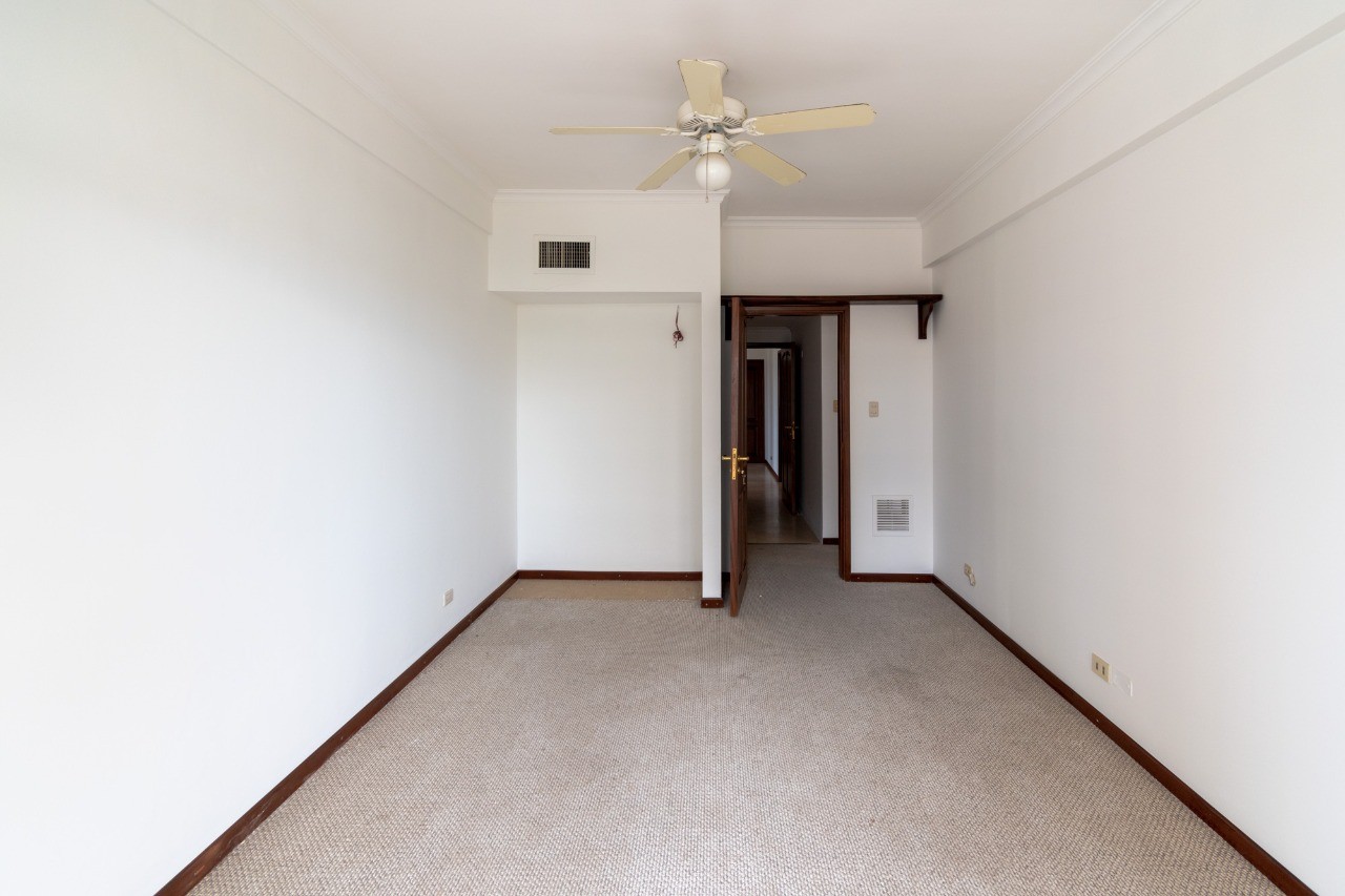 Departamento en VentaCONDOMINIO ARANJUEZ 
En pleno corazón empresarial Av. San Martín esquina calle I Este. 4 dormitorios 3 baños 2 parqueos Foto 16