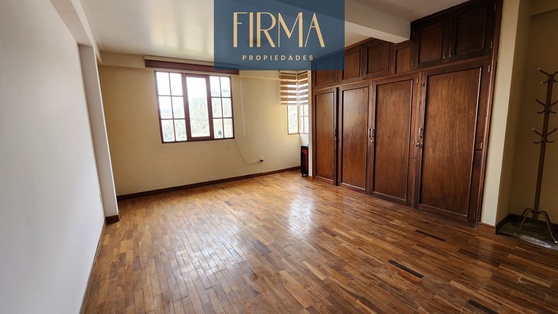 Casa en Irpavi en La Paz 5 dormitorios 4 baños 4 parqueos Foto 12