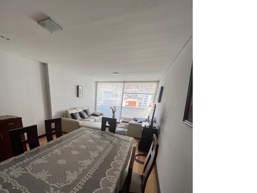 Departamento en AlquilerCalle 10 de calacoto avenida principal  3 dormitorios 3 baños 1 parqueos Foto 4