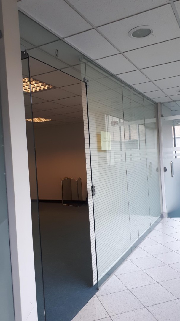 Oficina en Calacoto en La Paz 1 dormitorios 1 baños  Foto 5