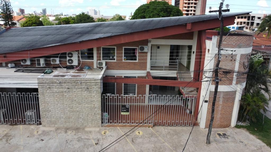 Local comercial en Entre 4to y 5to anillo Norte en Santa Cruz de la Sierra  4 baños  Foto 1