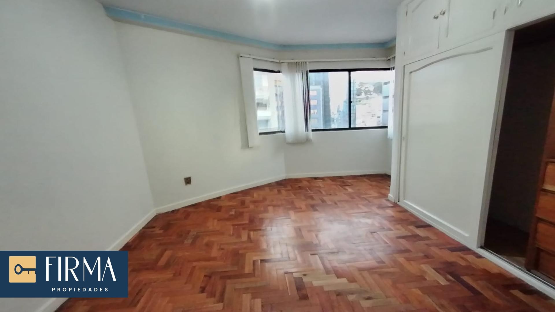 Departamento en San Jorge en La Paz 4 dormitorios 4 baños 1 parqueos Foto 15