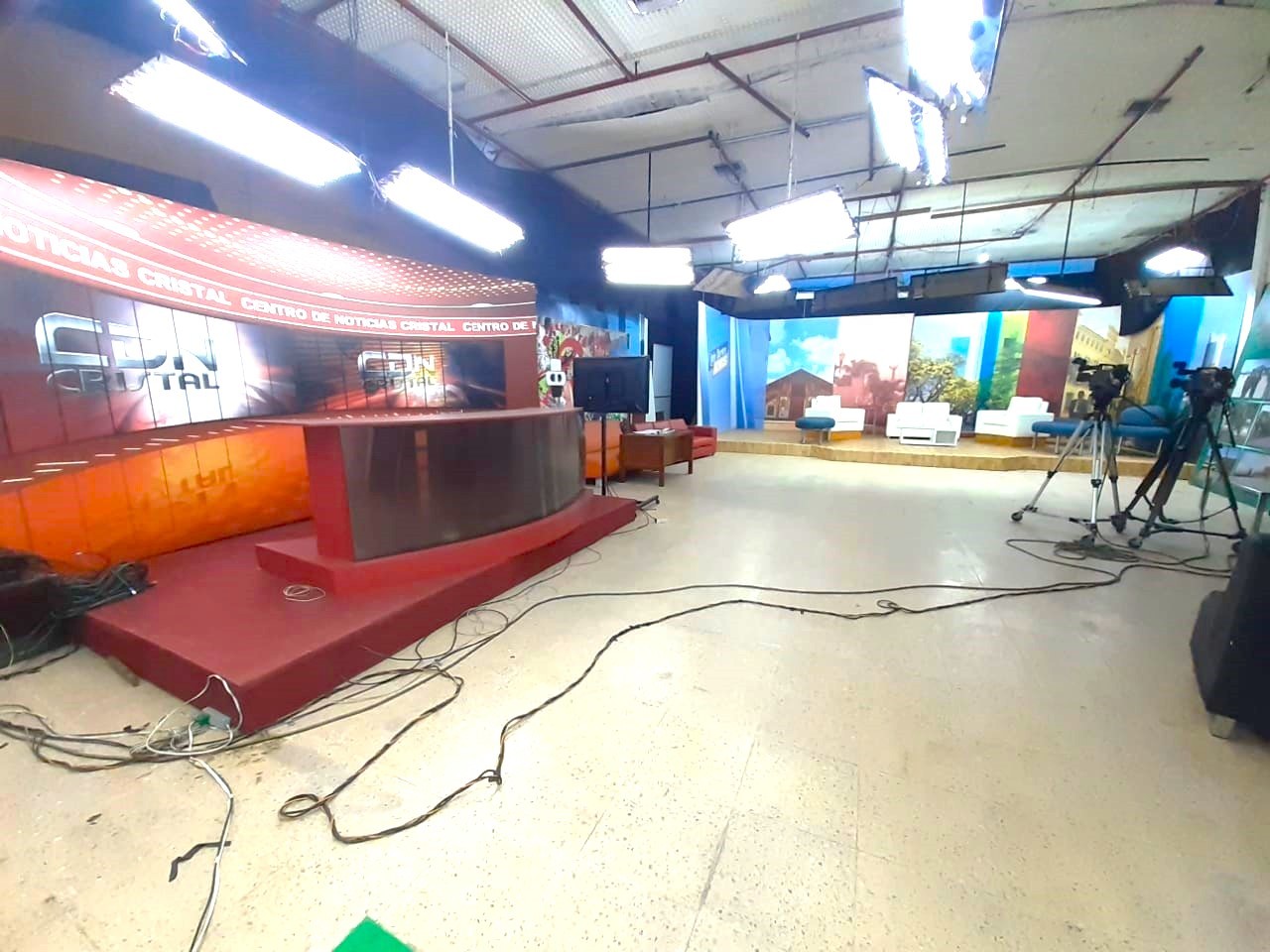 Casa en VentaCASA Y CANAL  EN VENTA -  SANTA CRUZ, BOLIVIA    
 9 dormitorios 4 baños 3 parqueos Foto 27