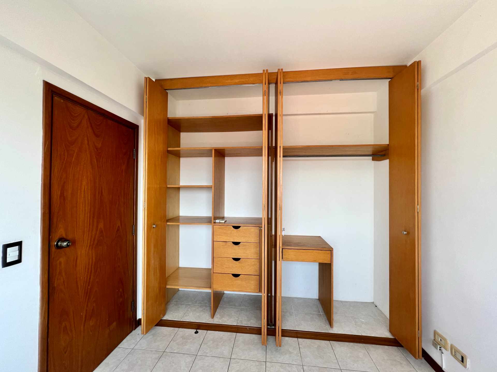 Departamento en VentaZONA AV ALEMANA ENTRE 2 Y 3 ANILLO Foto 12