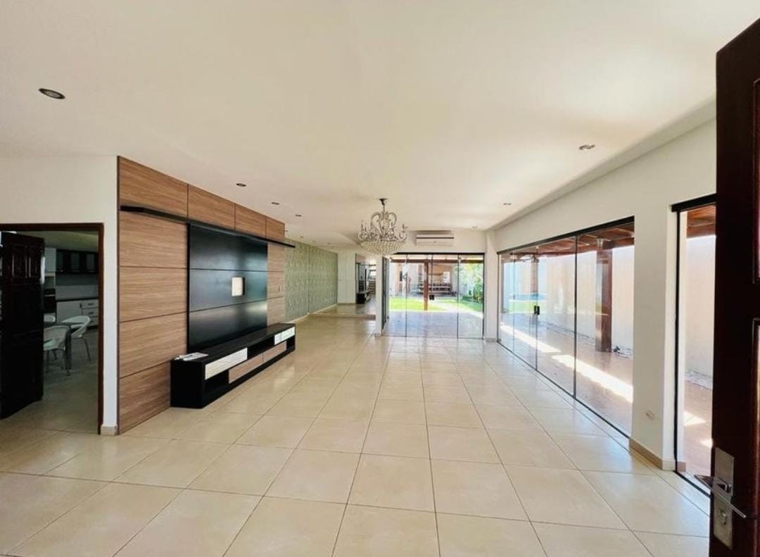 Casa en AlquilerCASA EN ALQUILER EN ZONA NORTE BENI  4 dormitorios 6 baños 4 parqueos Foto 6