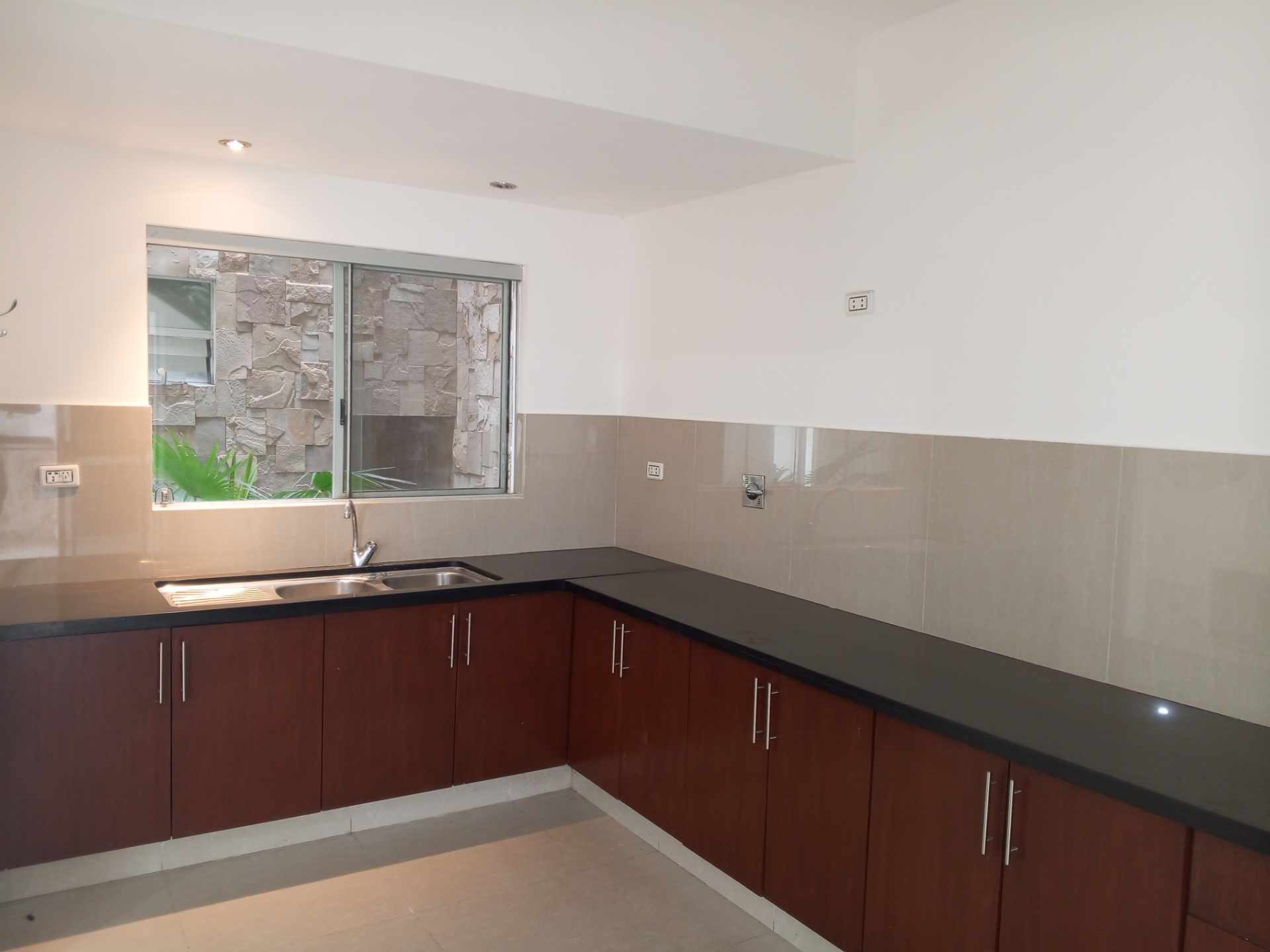 Casa en Alquiler[CONDOMINIO JERUSALEN| 4TO. Y 5TO. ANILLO ZONA NORTE ENTRE RADIAL 26 Y 27 CERCA DE MALL LAS BRISAS] ALQUILER SIN MUEBLES CASA DE 2 PLANTAS, DE 3 DORMITORIOS PET FRIENDLY, CON DEPENDENCIAS Y PARQUEO TECHADO Foto 7