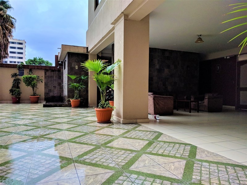 Departamento en Aranjuez en Cochabamba 3 dormitorios 4 baños 1 parqueos Foto 15