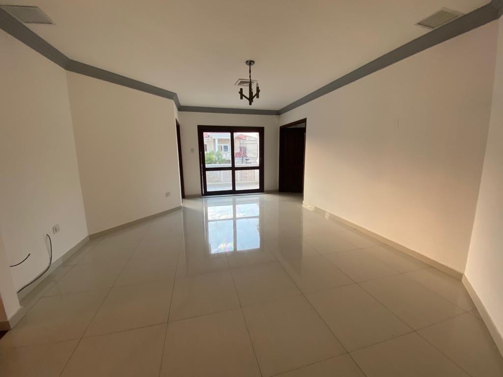 En Alquiler a $us 1,800 Foto 6