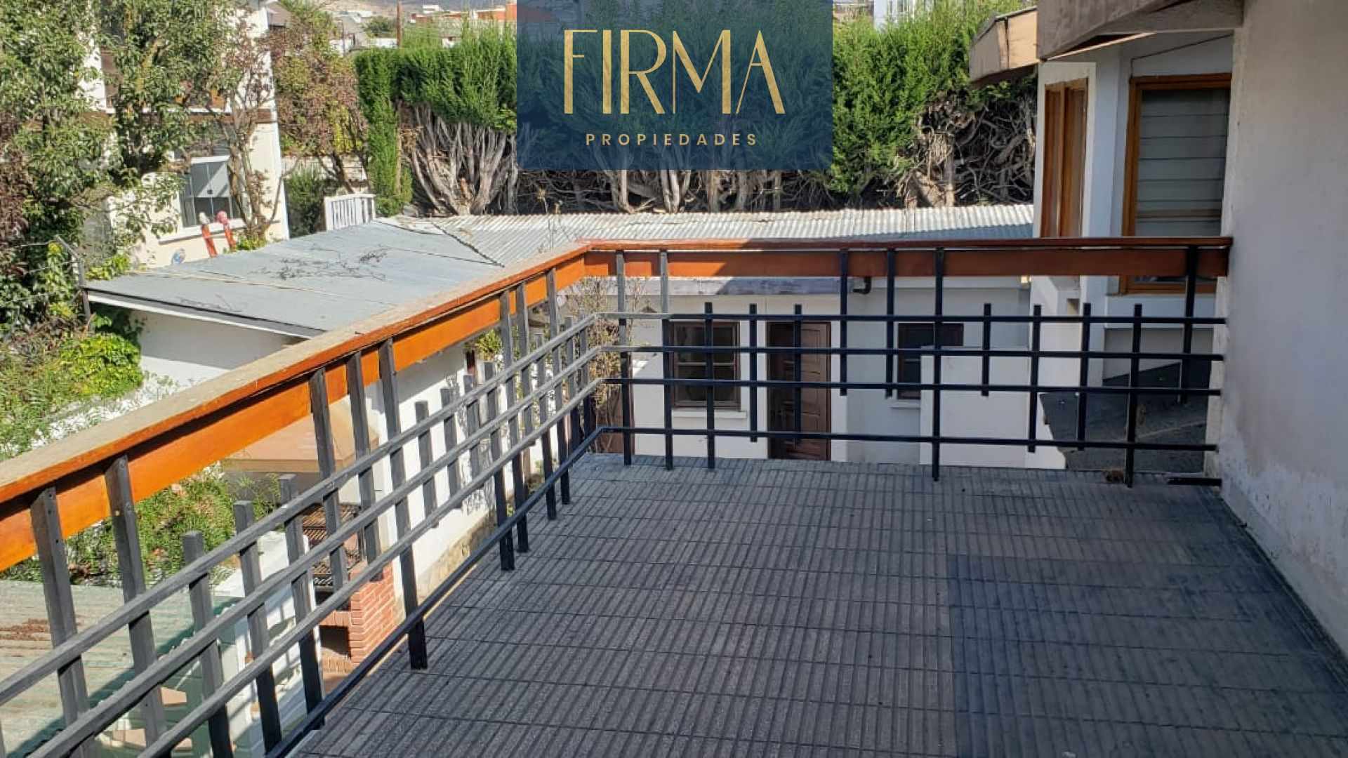 Casa en VentaCASA EN VENTA, CALACOTO 3 dormitorios 4 baños 3 parqueos Foto 1