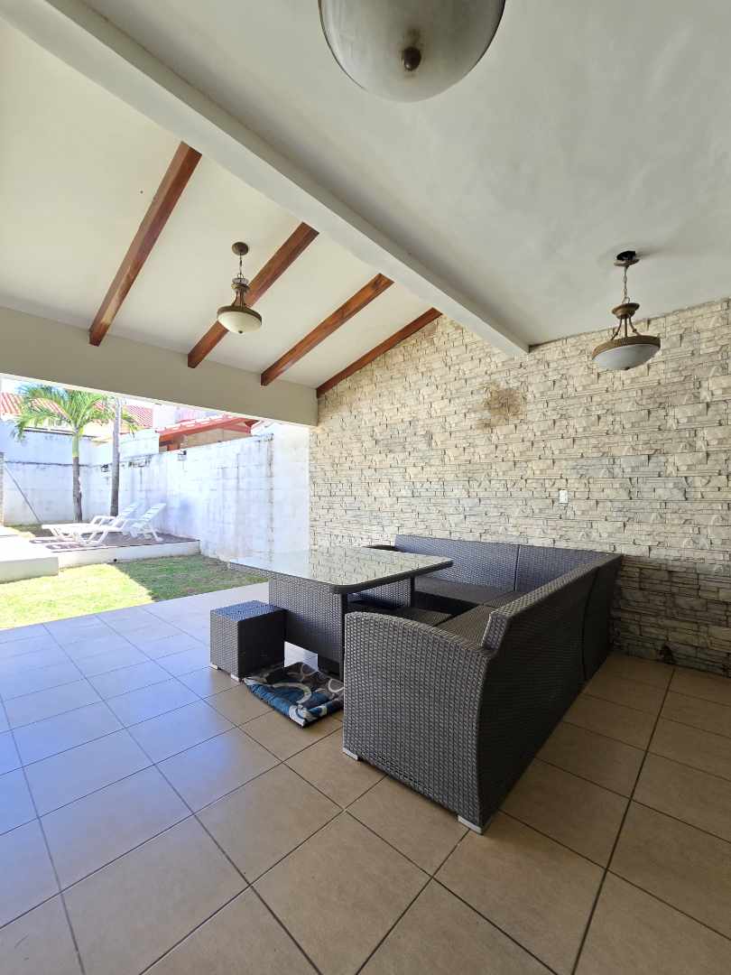 Casa en VentaZONA NORTE Km 8   1 /2 4 dormitorios 4 baños 2 parqueos Foto 11