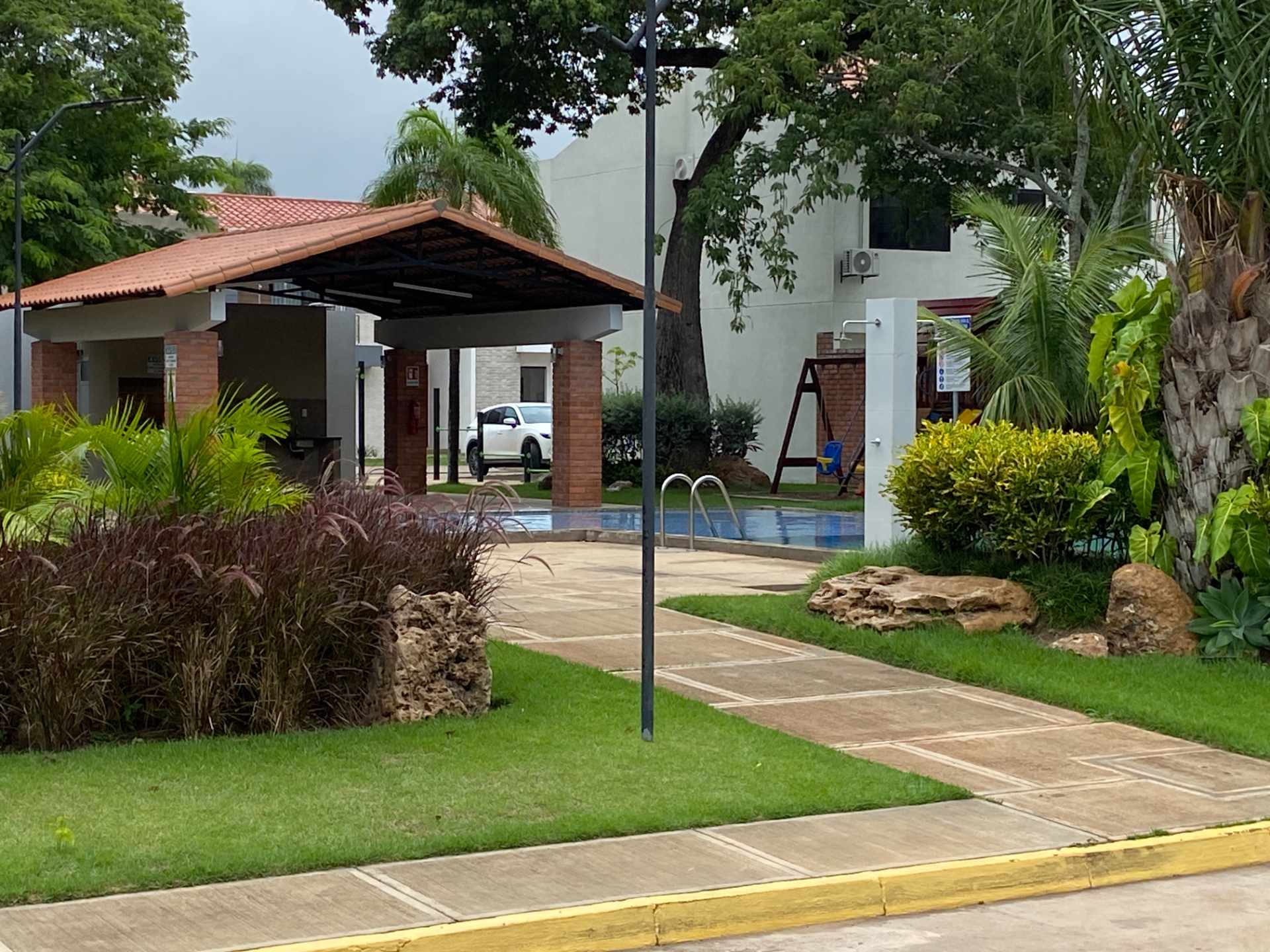 Casa en VentaCondominio Las Palmeras 2. Km 8 Carretera al Norte entrando por Mainter, al lado de ASAI NORTE.   4 dormitorios 4 baños 2 parqueos Foto 21