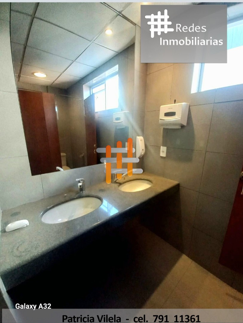 Oficina en Alquiler𝗢𝗙𝗜𝗖𝗜𝗡𝗔 𝗘𝗠𝗣𝗥𝗘𝗦𝗔𝗥𝗜𝗔𝗟 𝗗𝗘 𝗟𝗨𝗝𝗢 𝗘𝗡 𝗖𝗔𝗟𝗔𝗖𝗢𝗧𝗢 – 𝗔𝗩. 𝗕𝗔𝗟𝗟𝗜𝗩𝗜Á𝗡  10 dormitorios 6 baños 2 parqueos Foto 4