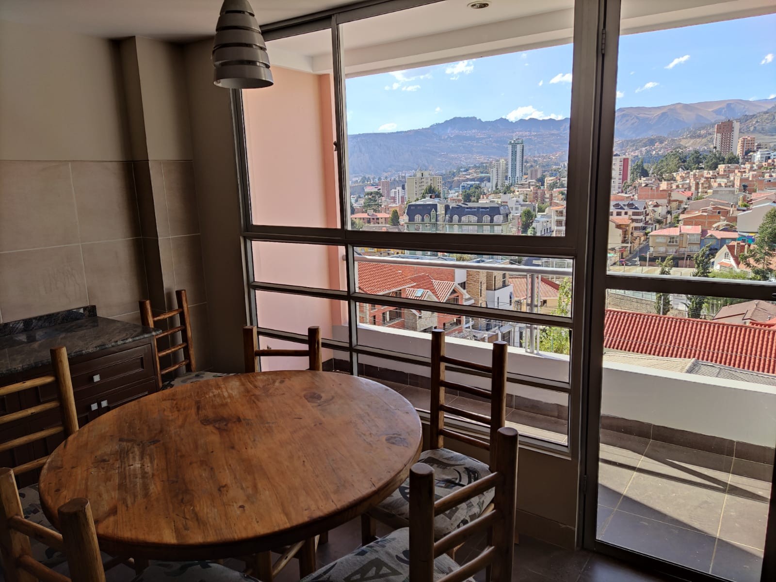 En Alquiler a $us 450 Foto 2