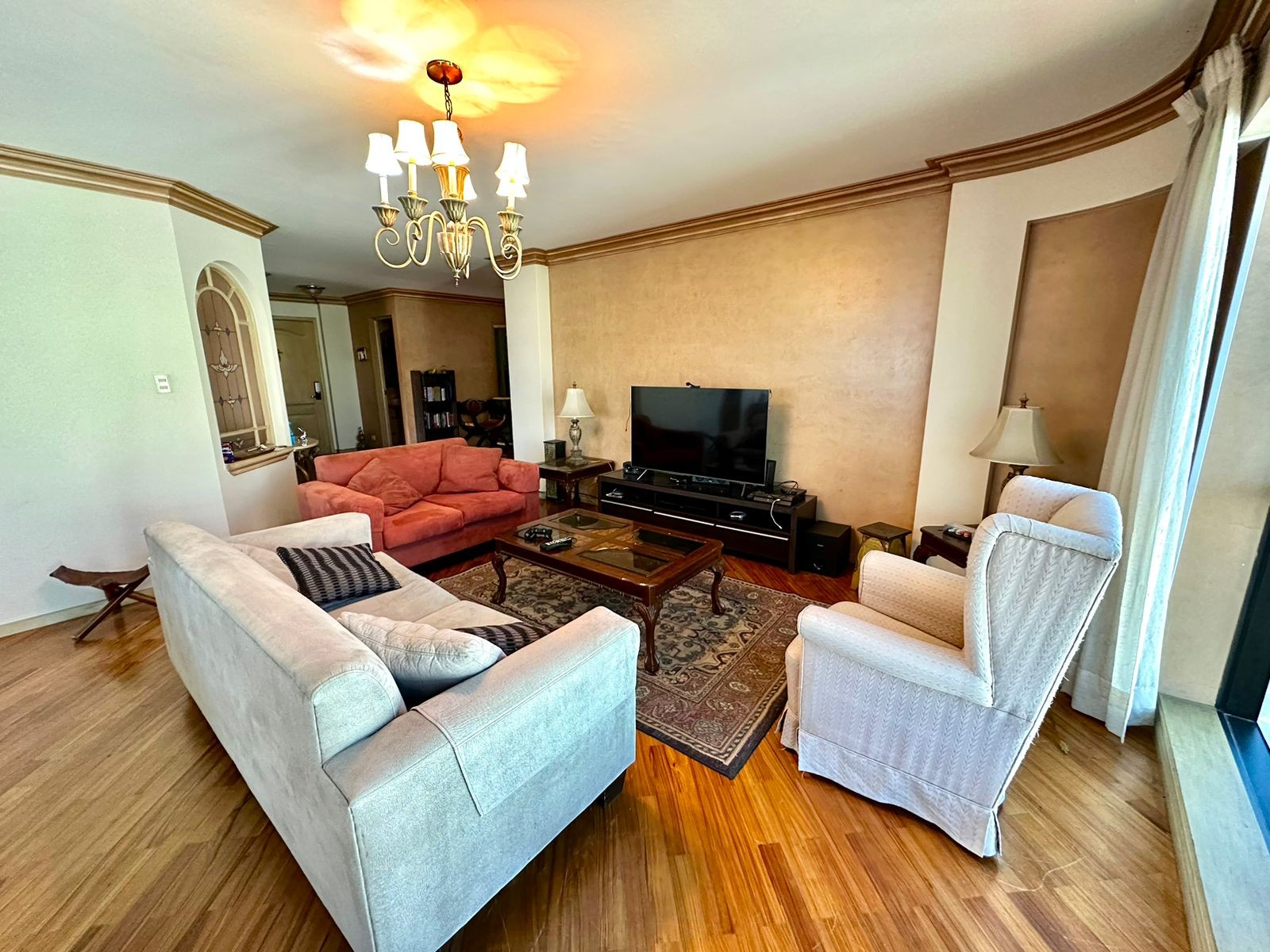 En Alquiler a $us 630 Foto 1