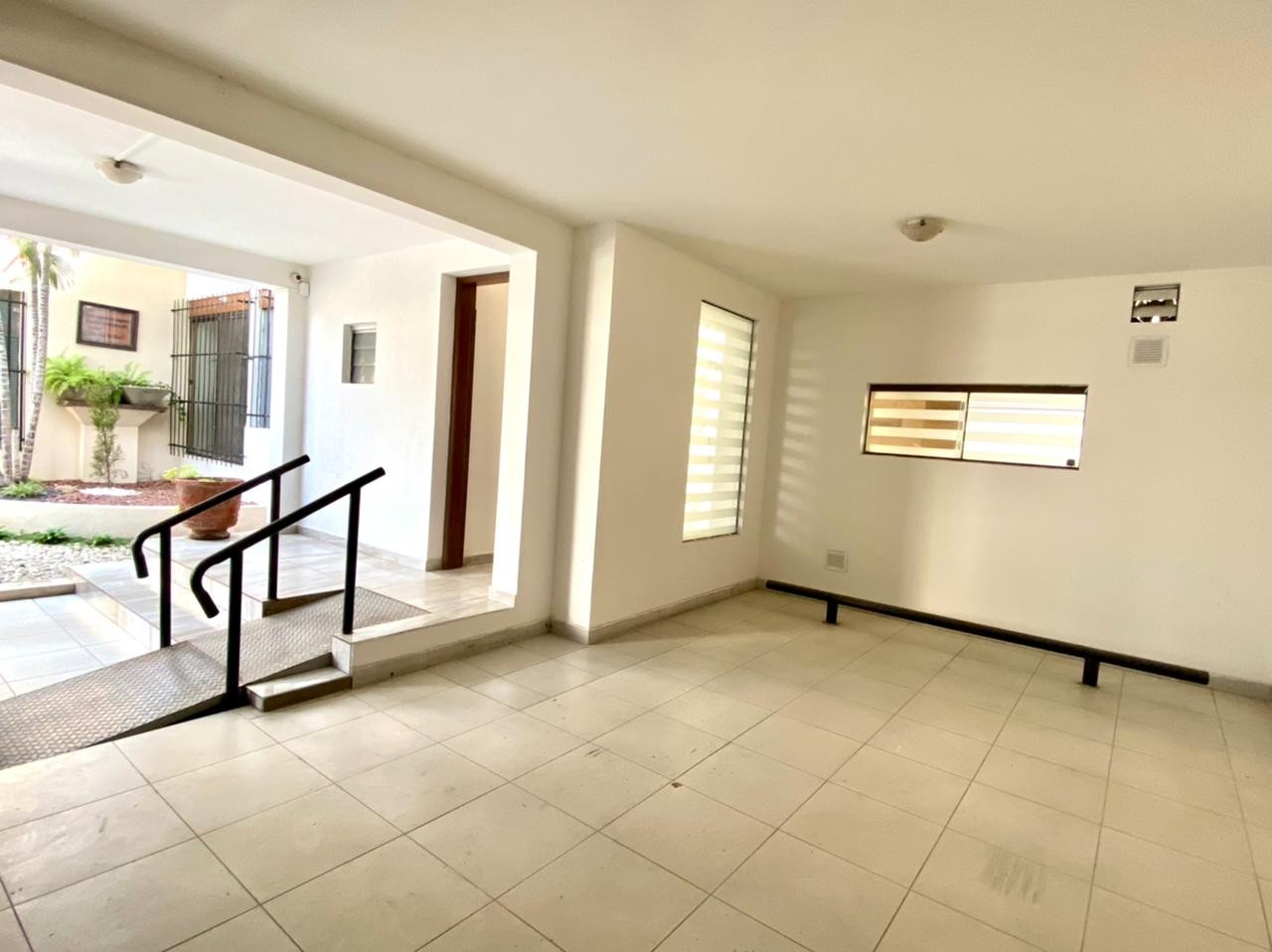 Casa en VentaBarrio Urbarí, Av. Piraí calle Baracea Foto 3