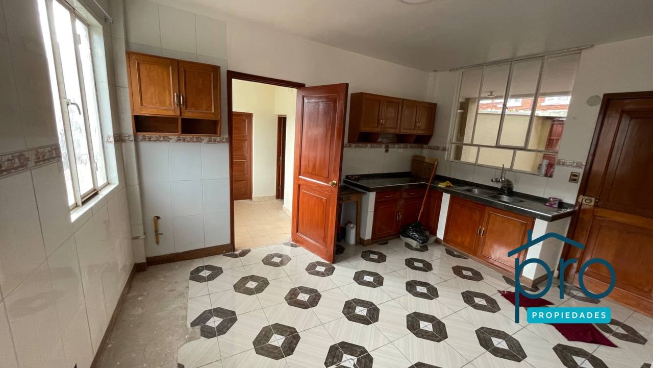 Casa en Los Pinos en La Paz 4 dormitorios 4 baños 2 parqueos Foto 5