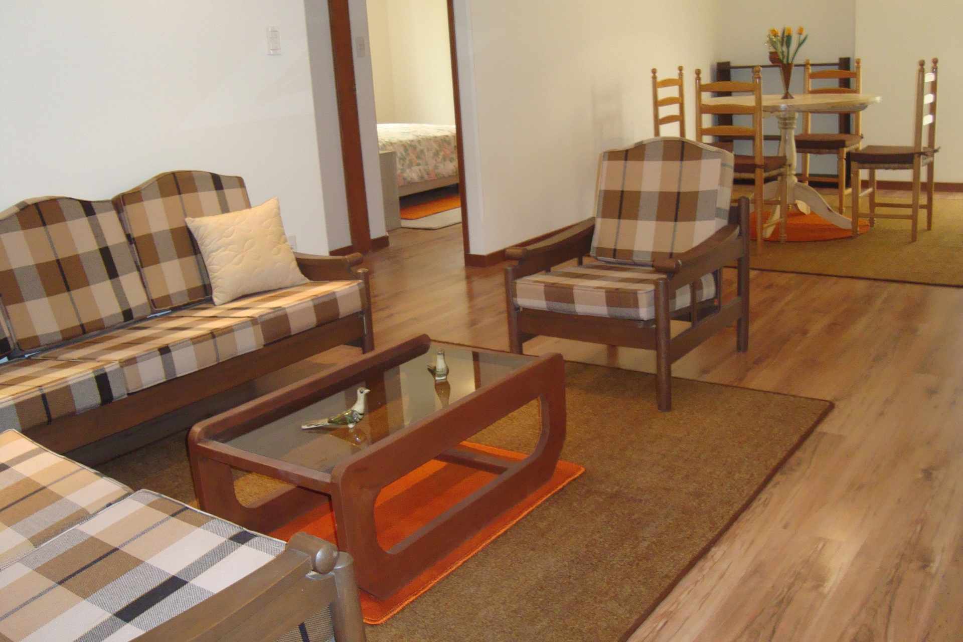 En Alquiler a $us 650 Foto 1