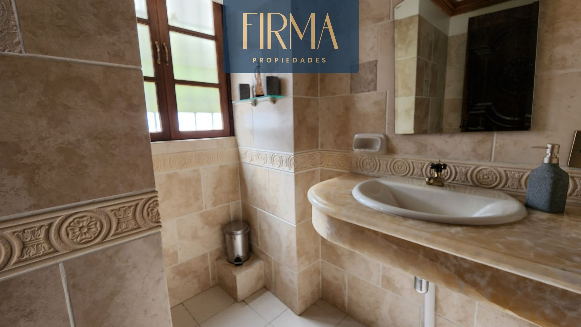 Casa en Achumani en La Paz 2 dormitorios 3 baños 1 parqueos Foto 16