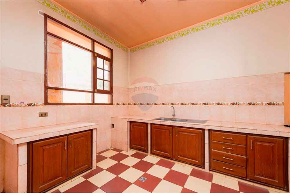 Casa en Sacaba en Cochabamba 12 dormitorios 5 baños 3 parqueos Foto 6