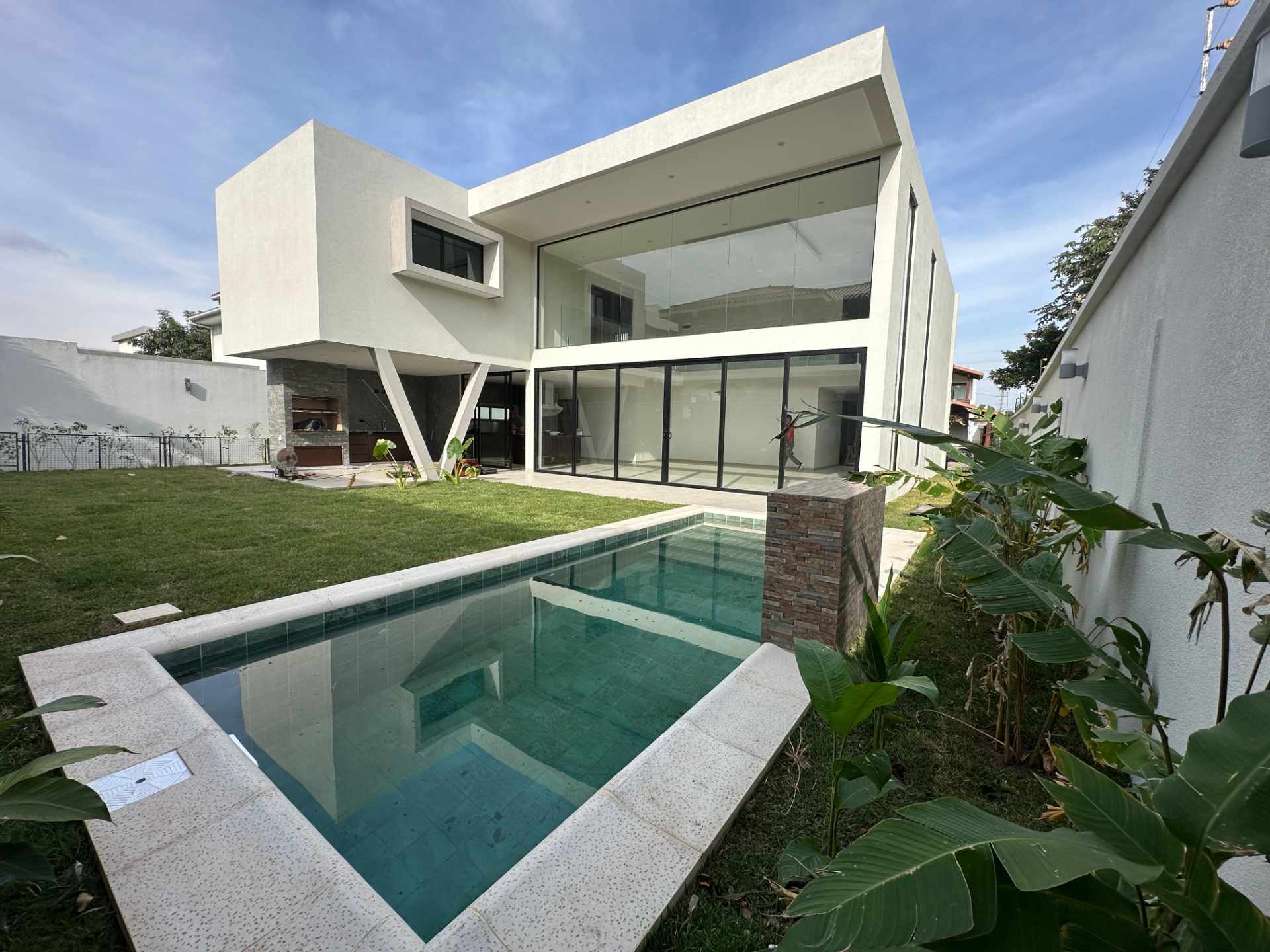 Casa en VentaUrubó - Casa a estrenar en Cond. Santa Cruz La Vieja 4 dormitorios 6 baños 5 parqueos Foto 1