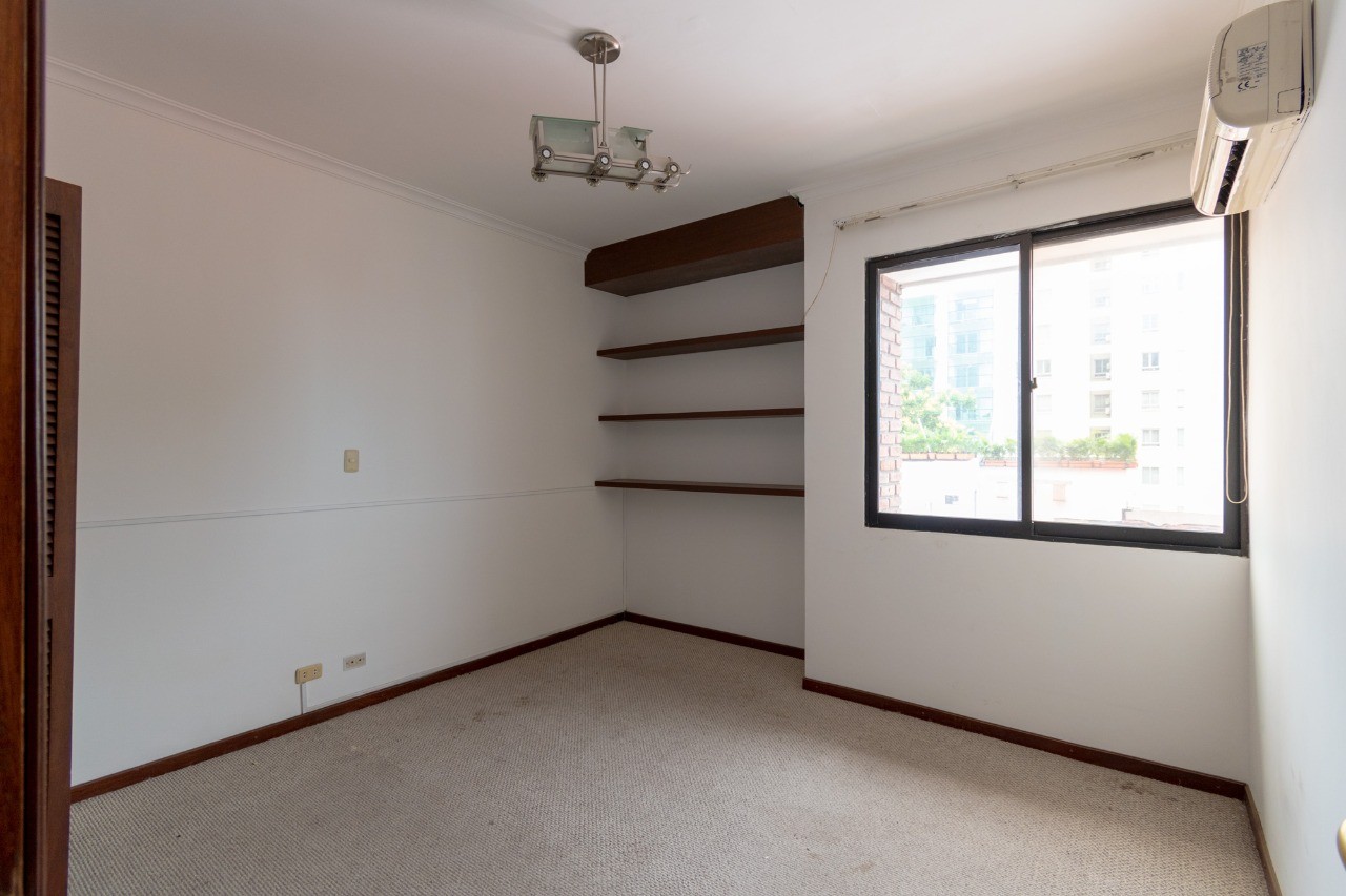 Departamento en VentaCONDOMINIO ARANJUEZ 
En pleno corazón empresarial Av. San Martín esquina calle I Este. 4 dormitorios 3 baños 2 parqueos Foto 22