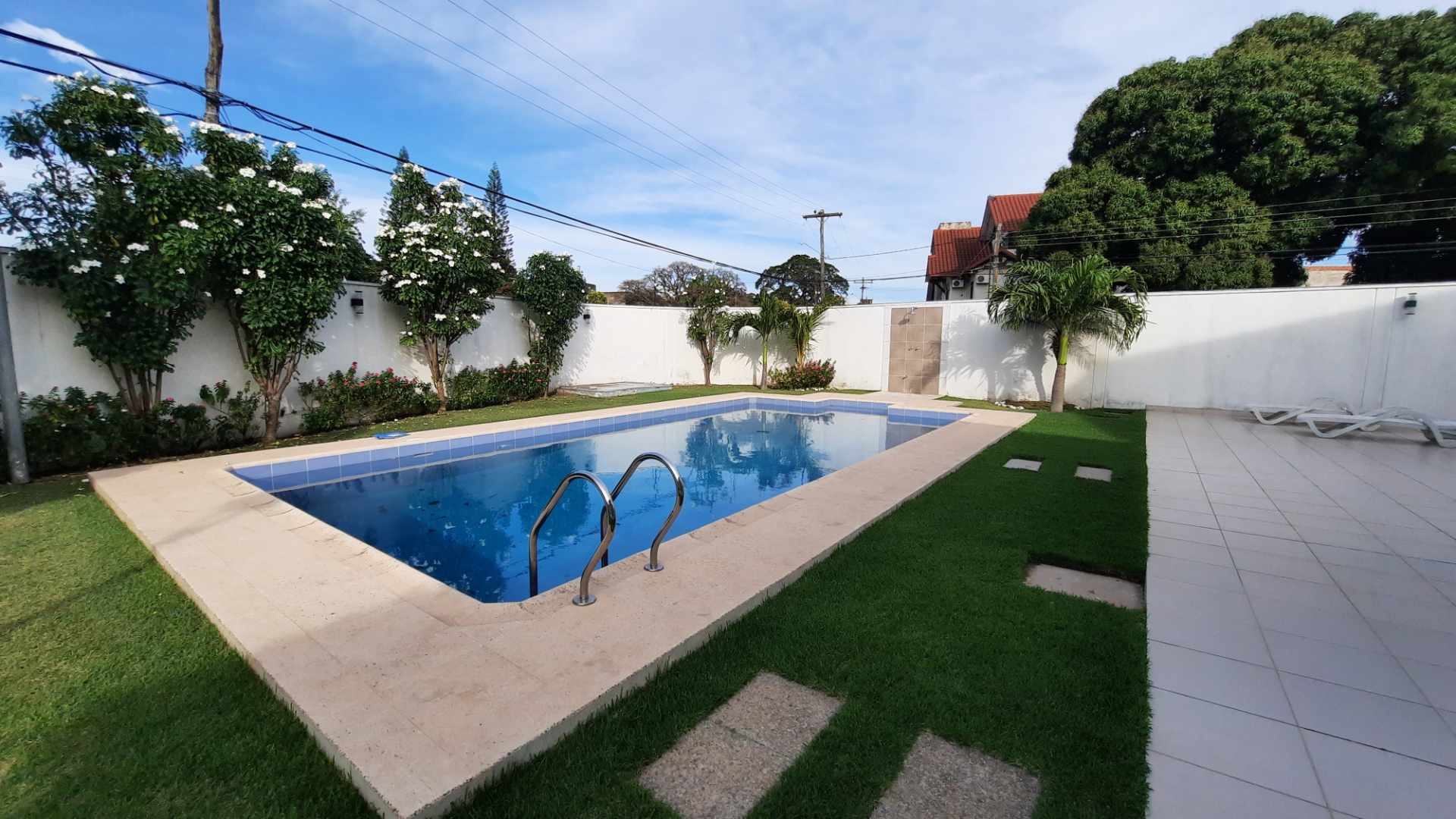 Casa en Entre 4to y 5to anillo Oeste en Santa Cruz de la Sierra 3 dormitorios 3 baños 2 parqueos Foto 2