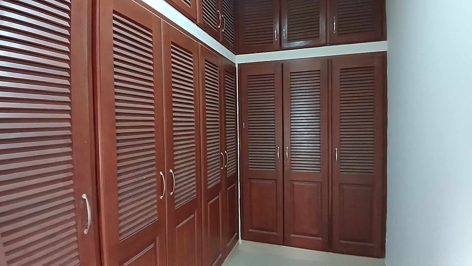 Casa en Alquiler📍 Barrio Hamacas, entre 3er y 4º anillo – Esquina comercial 4 dormitorios 4 baños 2 parqueos Foto 15